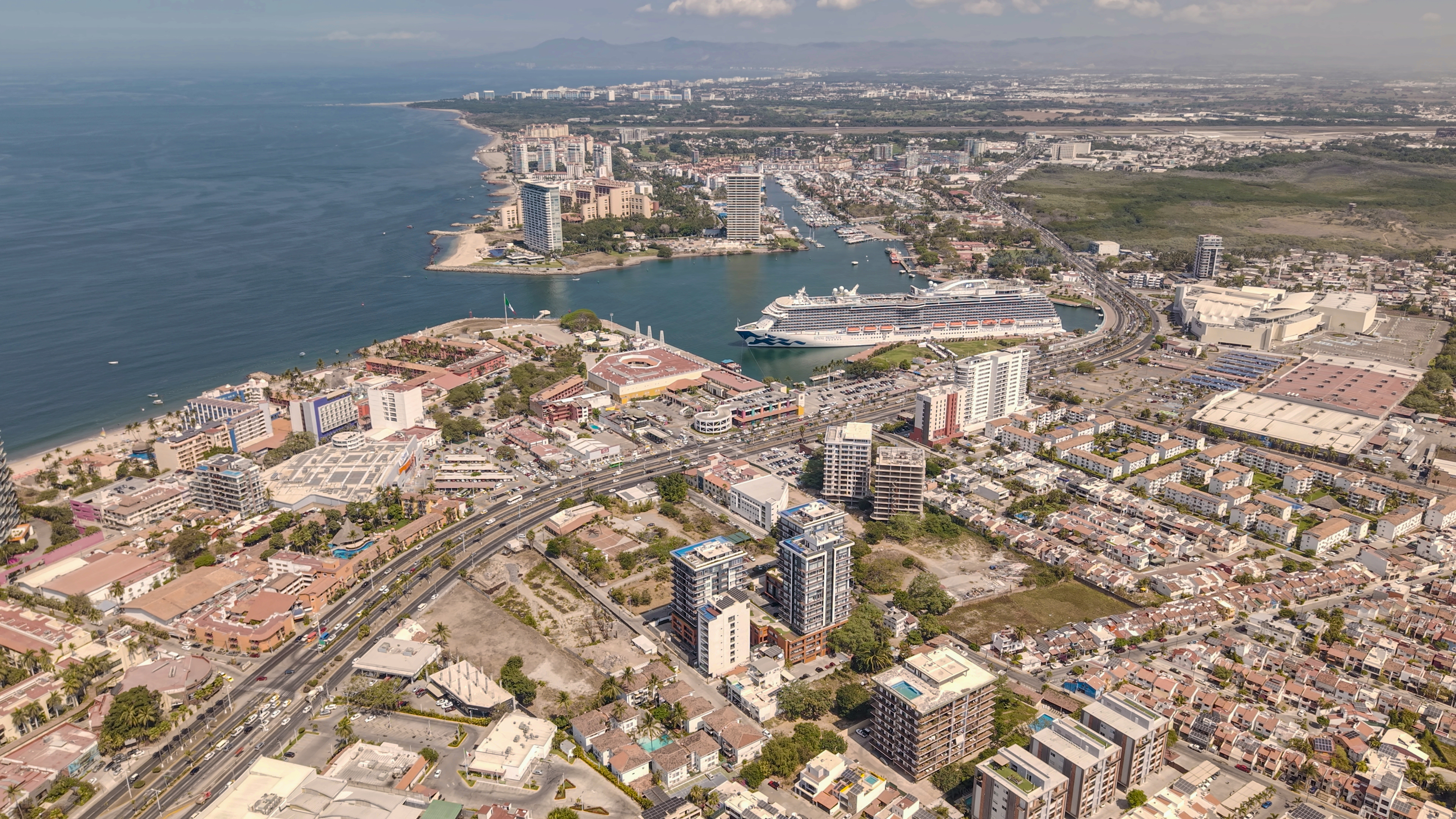 Marina Vallarta — bienes raíces y propiedades de lujo Puerto Vallarta